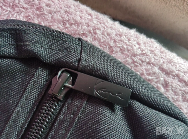 Оригинална чантичка Karl Kani Signature - за кръст/през гърди, снимка 5 - Чанти - 53164671