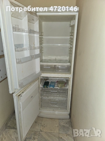 Продавам хладилник с фризер Снайге, снимка 2 - Хладилници - 53237155