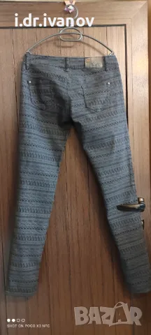 Тъмни еластични дънки с орнаменти, снимка 2 - Дънки - 49102869