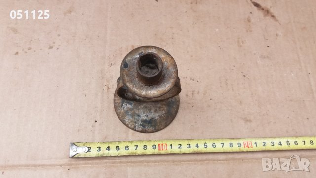 масивен железен свещник , снимка 2 - Антикварни и старинни предмети - 38686910