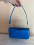 Нова синя чанта змийска кожа със златни елементи и малък вътрешен джоб 💙, снимка 2