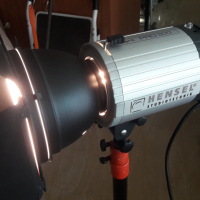 Студийни светкавици Henzel /Fisher, снимка 1 - Светкавици, студийно осветление - 44515016