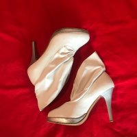 Обувки , снимка 1 - Дамски ежедневни обувки - 36585471