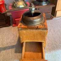 стара дървена мелничка за кафе 1, снимка 5 - Антикварни и старинни предмети - 42483928