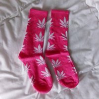 Комплект шапка идиотка и дълги чорапи марихуана, снимка 7 - Шапки - 34373951