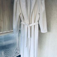 Красив дълъг бял халат BLEYLE Германия, снимка 1 - Пижами - 31958325