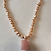 Колие с естествени перли и розов кварц, снимка 1 - Колиета, медальони, синджири - 44156337