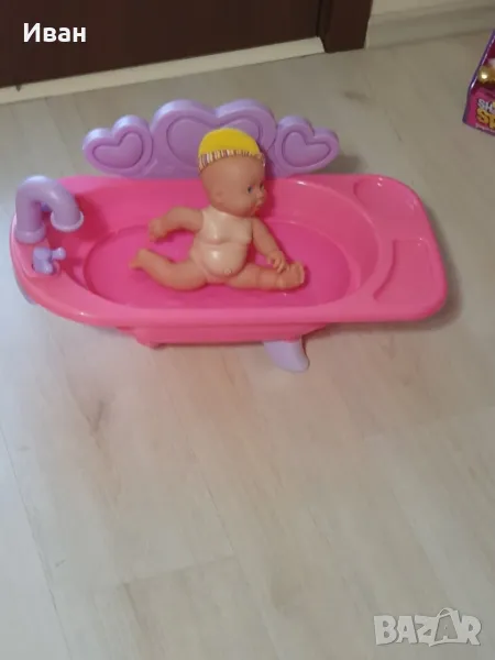 къпещо бебе с вана, снимка 1