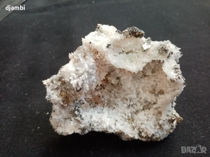 №59, Кварц,Геода,Кварцова друза ,Кристали,Минерали,Родопи,, снимка 1