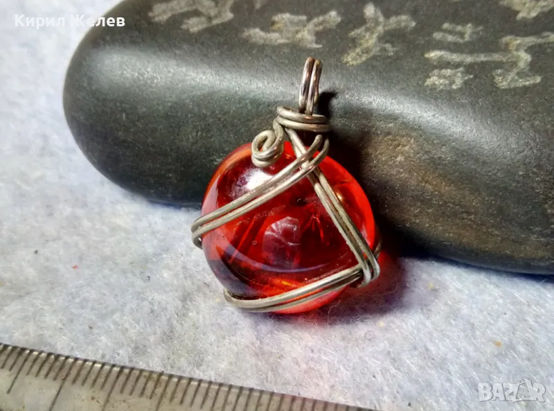 КРАСИВ СРЕБРИСТ ВИНТИДЖ СТИЛ МЕДАЛЬОН АРТ ПЕНДАНТ ЧЕРВЕН КРИСТАЛ ХЕНД МЕЙД БИЖУ 48777, снимка 1