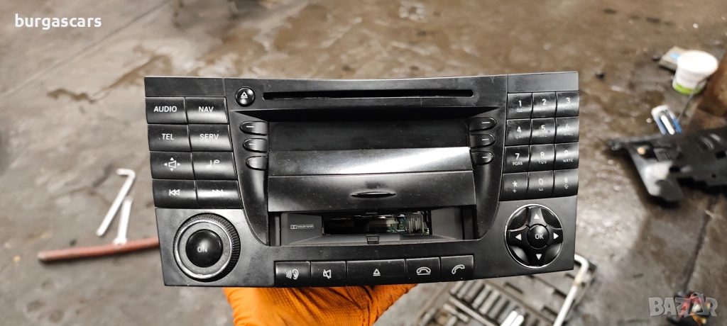 CD Радио A 211 820 10 79 Mercedes E220 W211, снимка 1