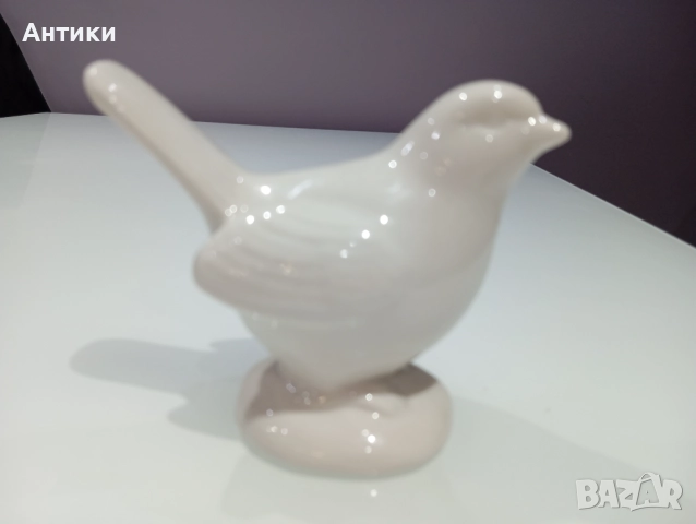 Порцеланова стара фигура на птичка