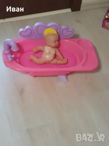 къпещо бебе с вана, снимка 1