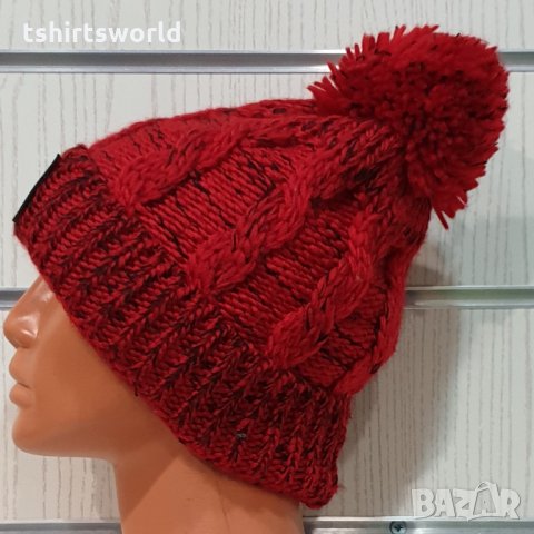 Нова дамска зимна червена шапка с пух/помпон, снимка 3 - Шапки - 31692242