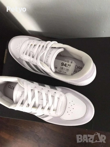 Дамски маратонки Adidas, снимка 3 - Маратонки - 54015019