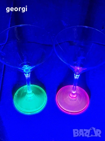 две френски чаши за мартини от ураново стъкло M1, снимка 7 - Чаши - 54163664
