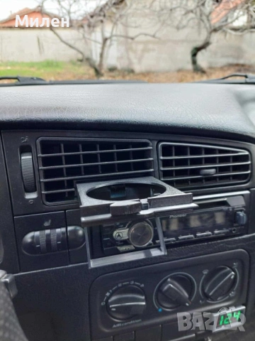 Поставка за чаши за Фолксваген Голф 2,3 и 4 и Поло 6n