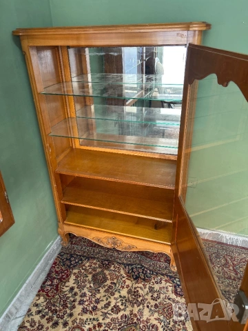 Дървена антикварна витрина, снимка 3 - Секции и витрини - 53923348