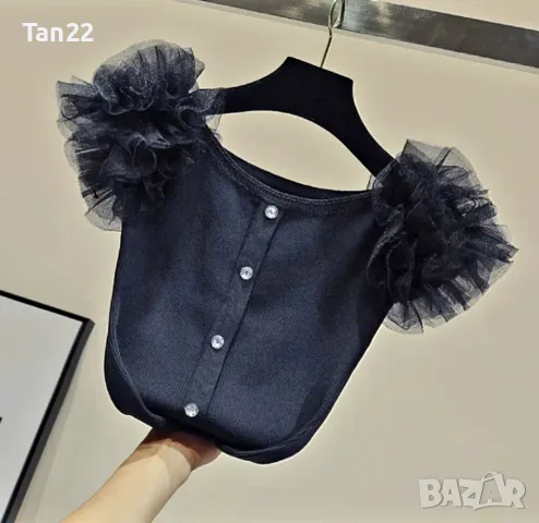 Черна блуза с кокетен ръкав