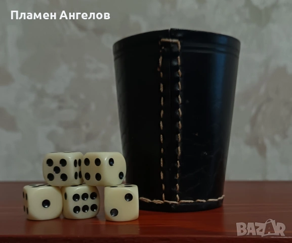 Комплект за барбут със пет броя зарчета. 