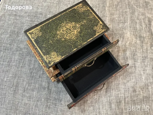 Кутия за бижута с форма на старинни книги, снимка 4 - Антикварни и старинни предмети - 55771549
