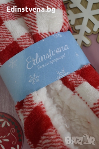 Пухкави пантофи на каре в червено и бяло | Перфектният Коледен подарък за жена , снимка 2 - Пантофи - 52570939