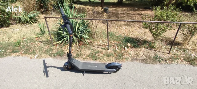 Segway Ninebot E2 Pro – електрическа тротинетка + зарядно, снимка 2 - Скутери и тротинетки - 55991418