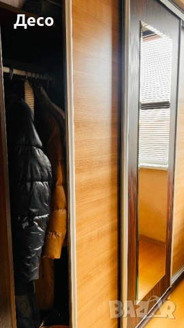 Спалня,трикрилен гардероб ,скрин,тоалетка,Н.шкафчета, снимка 4 - Спални и легла - 53945831