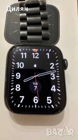 Apple Watch Series 6, 44mm, черен цвят.