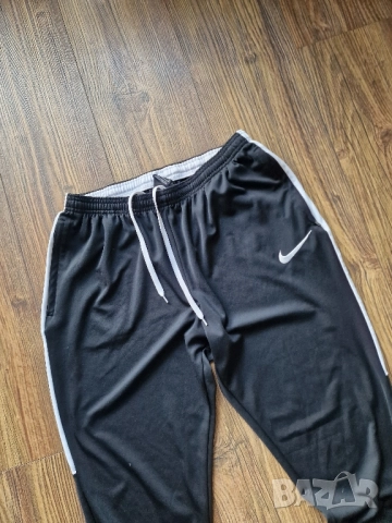 Страхотно мъжко спортно долнище NIKE размер M, снимка 3 - Спортни дрехи, екипи - 51907525