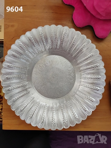 Метална чиния за сервиране, снимка 2 - Чинии - 52706904