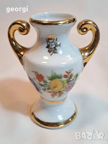 порцеланова вазичка Limoges с рози и позлата М1