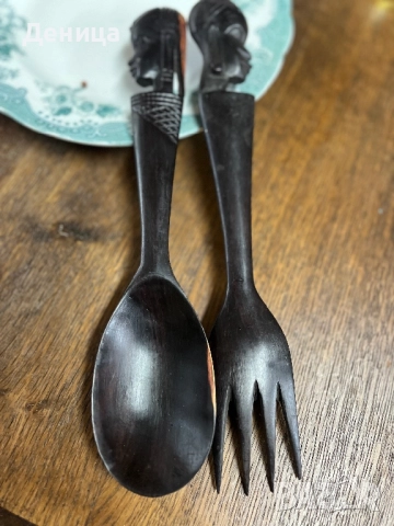 Комплект  ръчно резбовани дървени прибори за сервиране на салата, състоящи се от голяма лъжица и вил, снимка 5 - Прибори за хранене, готвене и сервиране - 52487608