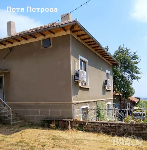 Двуетажна къща, застроена площ 68 кв.м, двор 1938 кв.м