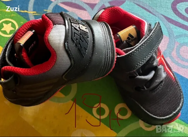 Нови оригинални Adidas Star Wars 19 номер, снимка 2 - Детски маратонки - 49025542