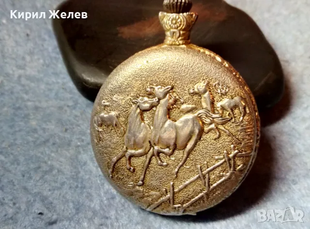 ВИНТИДЖ АРТ МОДЕЛ МЕХАНИЧЕН ДЖОБЕН ЧАСОВНИК с КОНЕ на КАПАКА и НУЖДА от ЦИФЕРБЛАТ и РЕМОНТ 48863