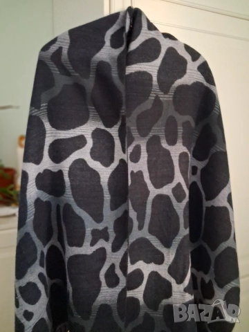 Дамски шал, снимка 5 - Шалове - 52739533