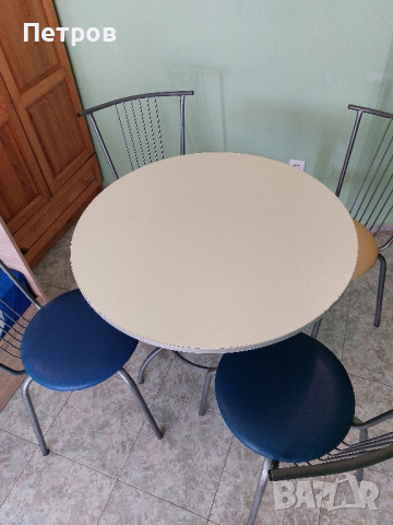 Кръгла маса с 4 стола, налични 4 комплекта