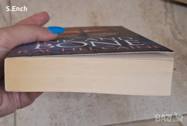 Ink and Bone на Рейчъл Кейн, на английски език, снимка 3 - Художествена литература - 56155508