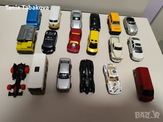 18 броя метални колички 