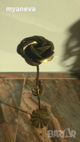 Метална скулптура , роза , ръчно изработена, с бронзов цвят. , снимка 2 - Статуетки - 52239423