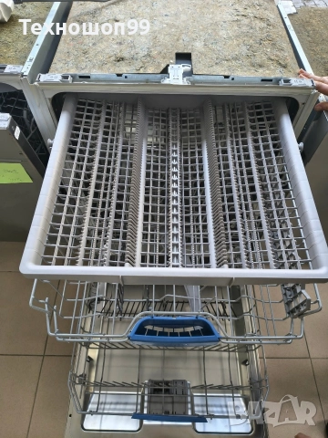 Съдомиялна машина Bosch 60см за вграждане, снимка 4 - Съдомиялни - 52752199
