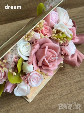 Аранжировка с цветя от соев восък, снимка 7 - Подаръци за жени - 54356096