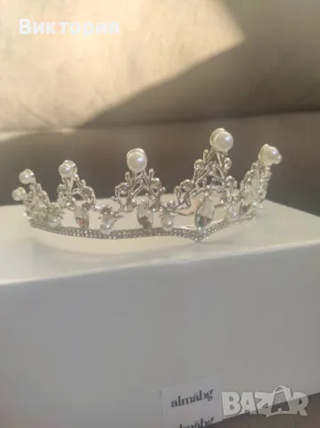 Сватбена тиара с кристали и перли