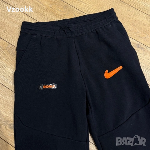 Мъжко долнище Nike Tech Fleece x AS Roma | S размер, снимка 3 - Спортни дрехи, екипи - 53261706