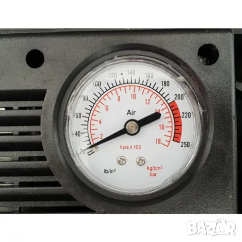 Компресор за гуми 12V в куфар, снимка 4 - Аксесоари и консумативи - 55863693