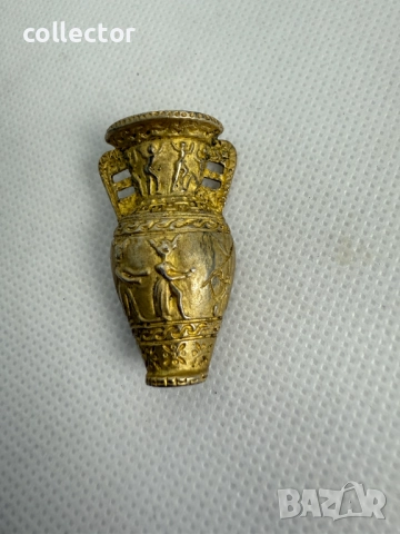 Сребърна брошка във формата на амфора / урна. №7594