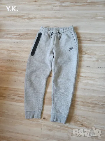 Оригинално долнище Nike Tech Fleece, снимка 3 - Детски анцузи и суичери - 56388970