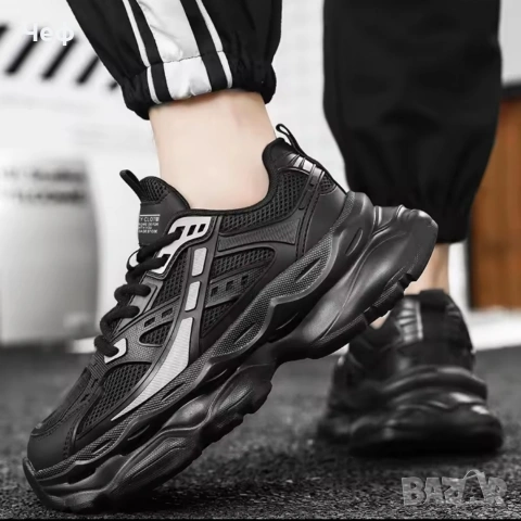 Черни маратонки