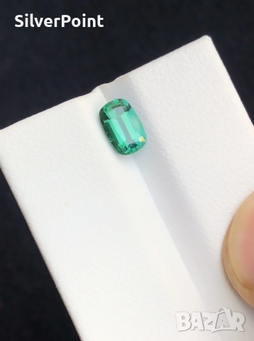 Турмалин синьо зелен